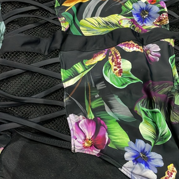 Swim suit flower print. Size 3X - Picture 3 of 5